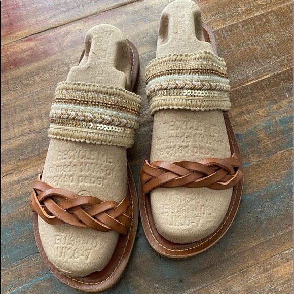 Vintage 93 Sandals - Picture 2 of 3